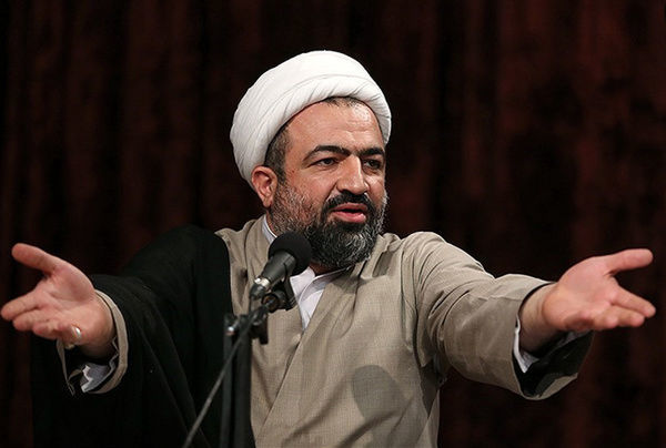 انقلاب ایران چهل سال در مقابل نظام سلطه و قلدرمآبانه ایستاده است