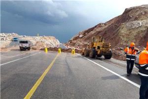 ​انسداد سه ماهه محور بستک به سمت لار