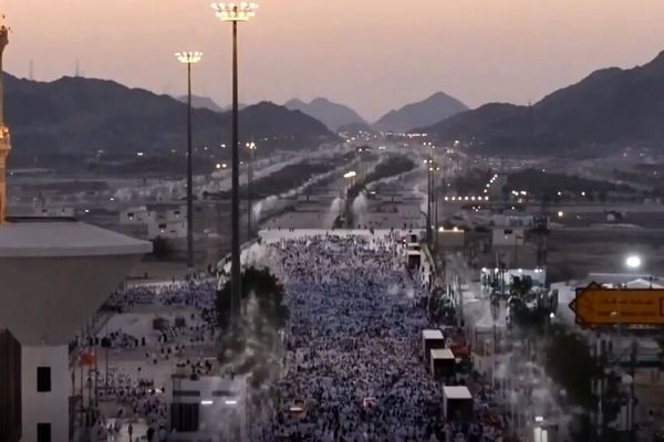 حجاج پس از عرفات به سوی مزدلفه یا مشعرالحرام حرکت کردند