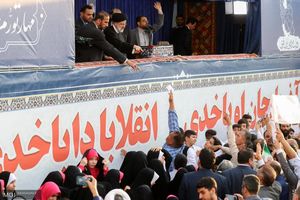 حضور رئیس جمهور در جمع پرشور مردم انقلابی تبریز + تصاویر 