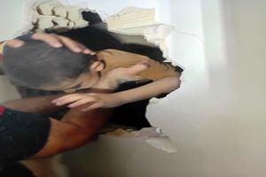 نجات معجزه‌آسا کودک پنج ساله  در تهران + فیلم و عکس