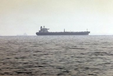 دو نفتکش در سواحل عمان دچار حادثه شدند