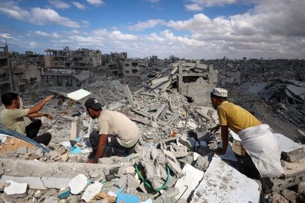 ۲ فلسطینی و ده‌ها زخمی در حملات هوایی و زمینی به غزه بر جای ماند