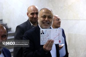 رسولی‌نژاد کاندیدای چهاردهمین دوره انتخابات ریاست جمهوری شد + فیلم 