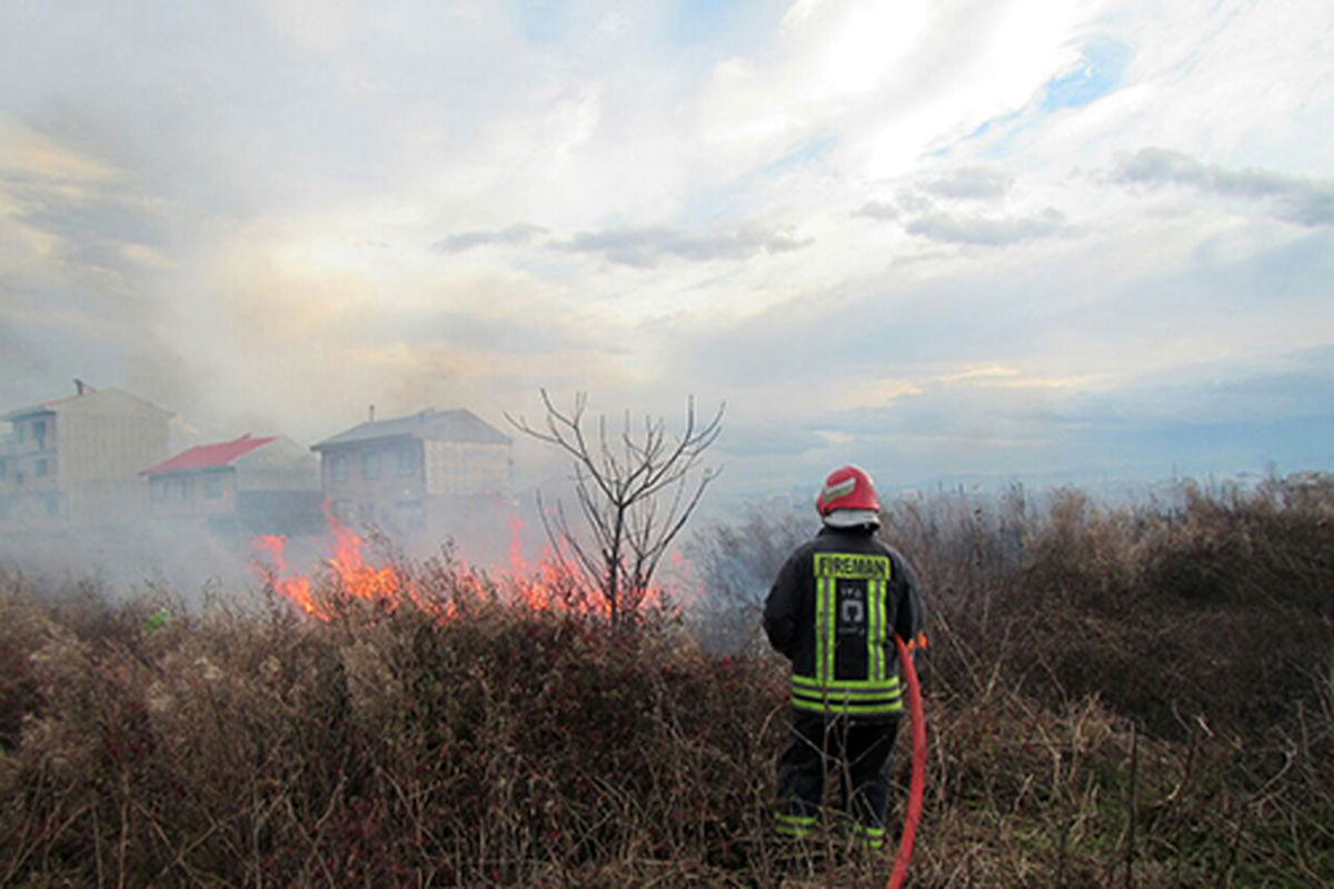 گیلان- امداد رسانی به شهروندان از سوی اتش نشانی