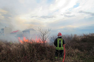 امداد رسانی به ۴۴ مورد حریق و حادثه توسط آتش نشانان شهر رشت