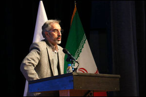 رسالت هنرمندان تئاتر در این برهه روشن کردن چراغ امید در دل مردم است