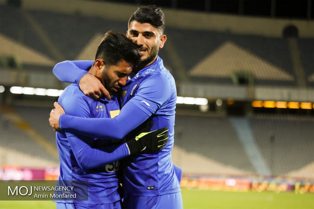 دیدار تیم های استقلال تهران و گسترش فولاد تبریز