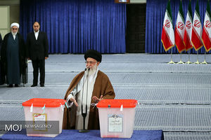 رهبر عالی ایران جزو اولین نفرات رای دهنده بود