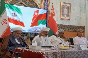 رونمایی از کتاب رهبر شهید در نشست عمان و ایران برگزار شد