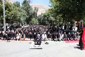  اقامه باشکوه نماز ظهر عاشورا در کرمانشاه