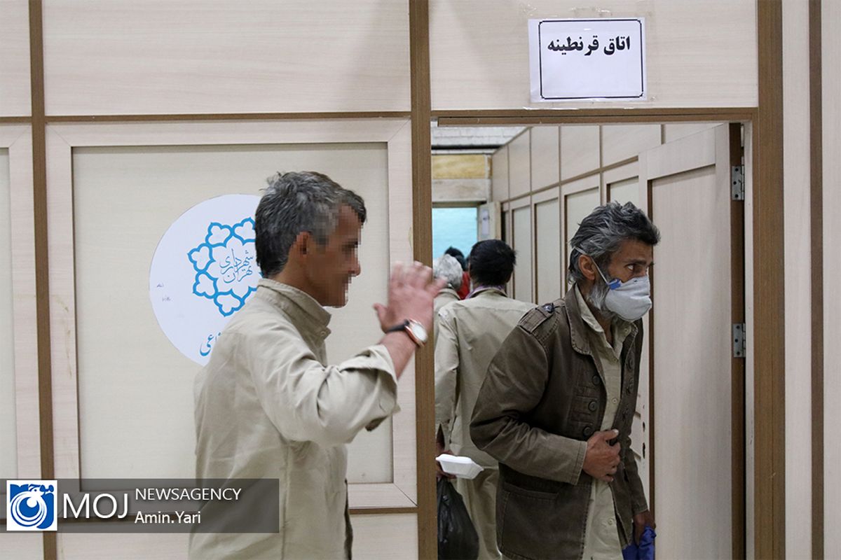 توزیع بسته های مقابله با کرونا در گرمخانه های تهران