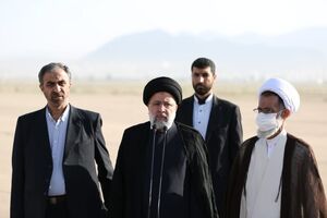 باید با مشارکت مسئولان و کمک مردم شاهد رفع فقر، محرومیت و بیکاری باشیم