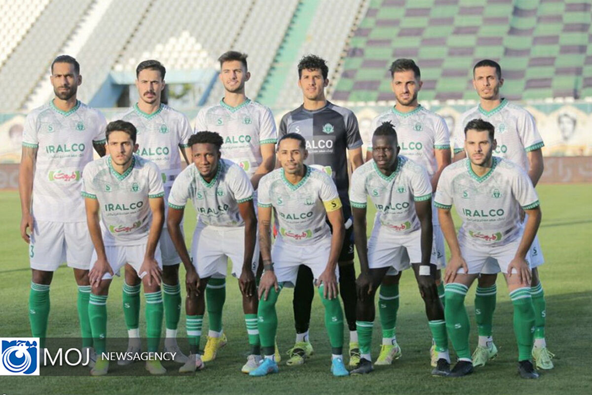 دیدار تیم‌های فوتبال آلومینیوم اراک و پرسپولیس تهران