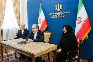 عباس عراقچی با کارکنان سفارت ایران در ونزوئلا گفت‌وگوی تلفنی کرد