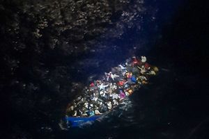 نجات ده‌ها پناهجو را از خطر مرگ با شناور کشتیرانی جمهوری اسلامی ایران