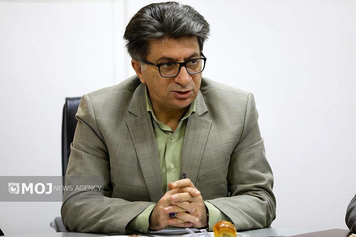 دکتر رضا نیا سرپرست مرکز بهداشت کیش
