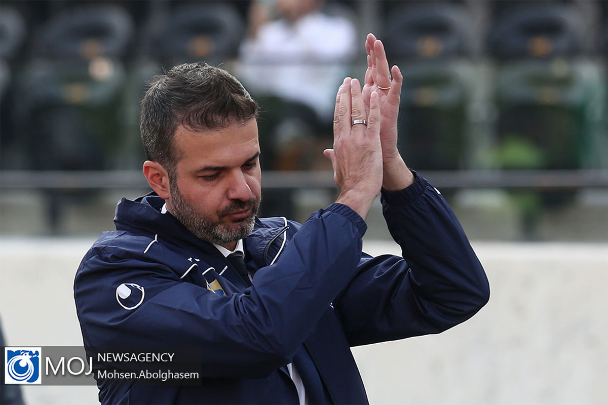 دیدار تیم های فوتبال استقلال و صنعت نفت