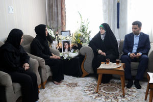 زهرا پزشکیان با خانواده داغدار مرحومه الهه حسین‌نژاد دیدار کرد