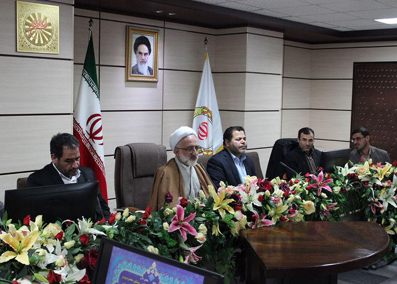 ایثارگران فرهنگ گرانبهای ایثار و شهادت را با مادیات معامله نمی کنند