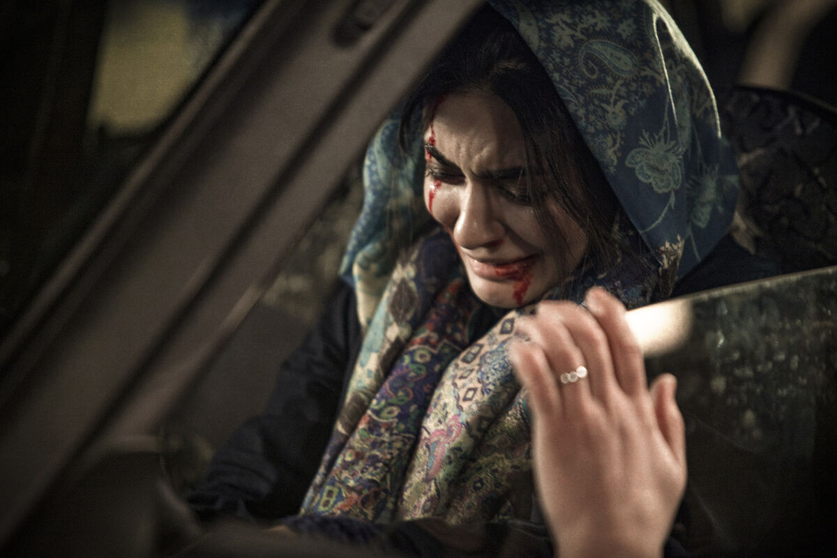 لیندا کیانی - فیلم سینمایی دیدن این فیلم جرم است!