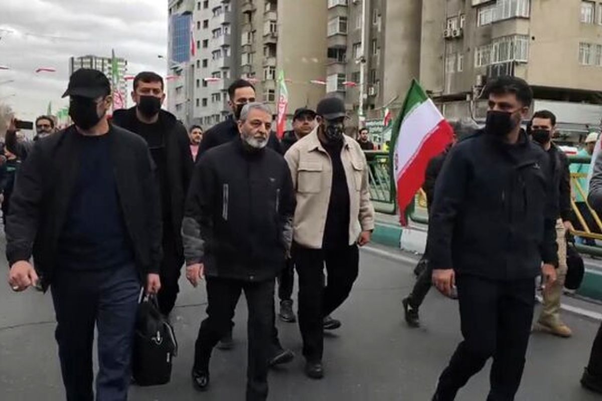 حضور رئیس ستاد کل نیروهای مسلح در راهپیمایی ۲۲ بهمن + فیلم