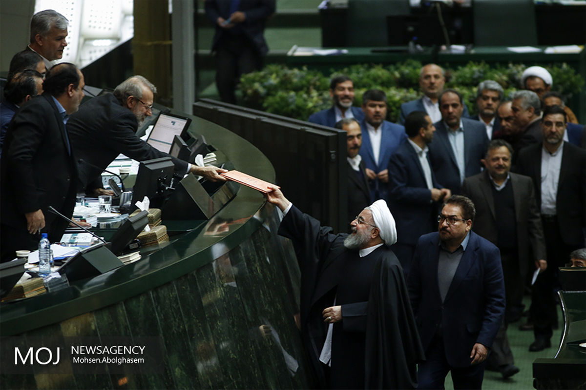تقدیم لایحه بودجه سال ۹۸ به مجلس توسط رییس جمهوری