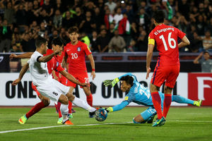 دیدار تیم‌ ملی فوتبال ایران و کره جنوبی آغاز شد