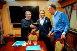  فرانسه به اخبار حمل مواد مخدر توسط مکرون واکنش نشان داد