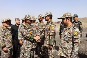 فرمانده قرارگاه پدافندهوایی خاتم الانبیاء از گروه فردو قم بازدید کرد