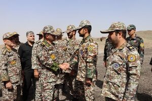 فرمانده قرارگاه پدافندهوایی خاتم الانبیاء از گروه فردو قم بازدید کرد