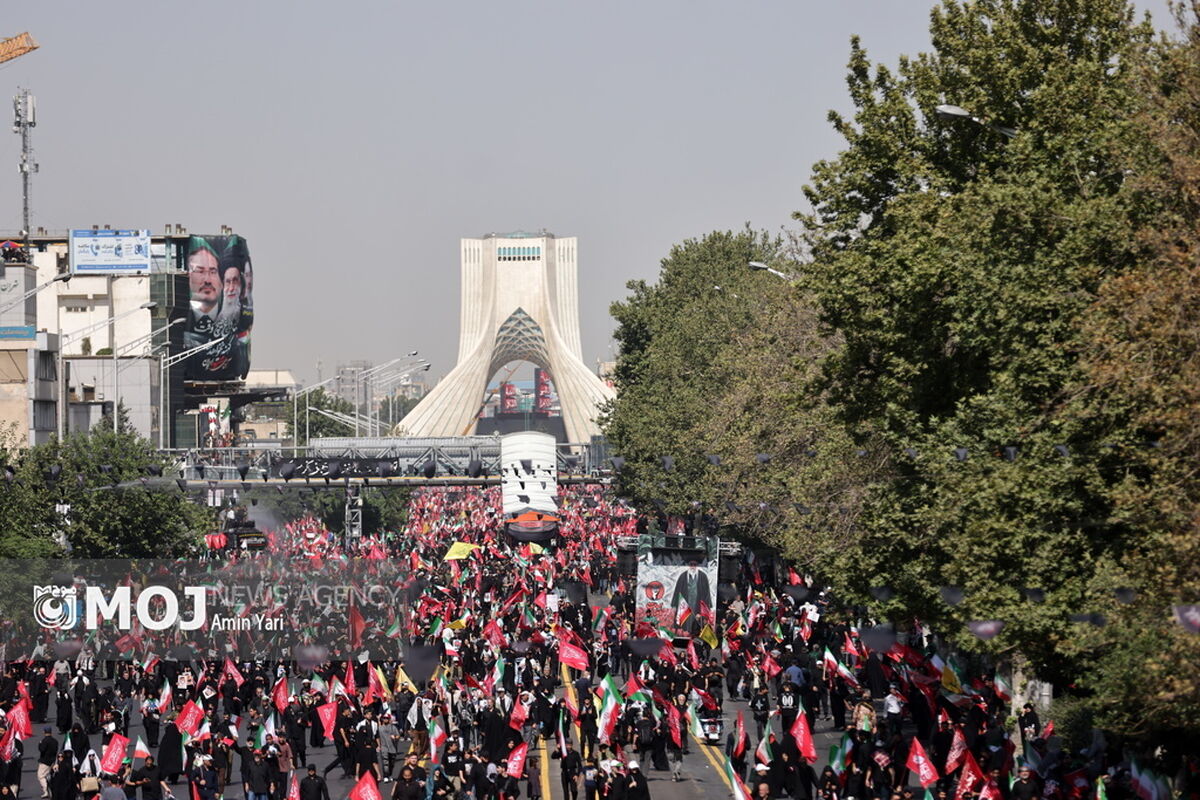 تشییع میلیونی رهبر شهید انقلاب