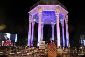 هوش مصنوعی می‌تواند پلی میان میراث ادبی و نسل‌های آینده باشد