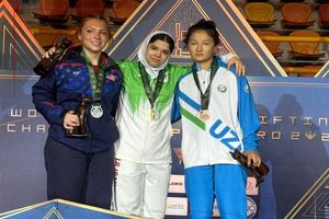 عطیه حسینی نخستین طلای تاریخ پاراوزنه‌برداری بانوان ایران را در جهان کسب کرد