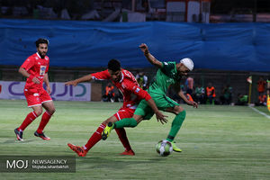 دیدار تیم های فوتبال ذوب آهن اصفهان و پرسپولیس