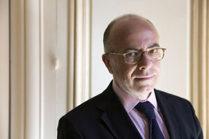 وزیر کشور فرانسه به انتقادها پاسخ داد / نیروهای امنیتی خوب عمل کرده اند