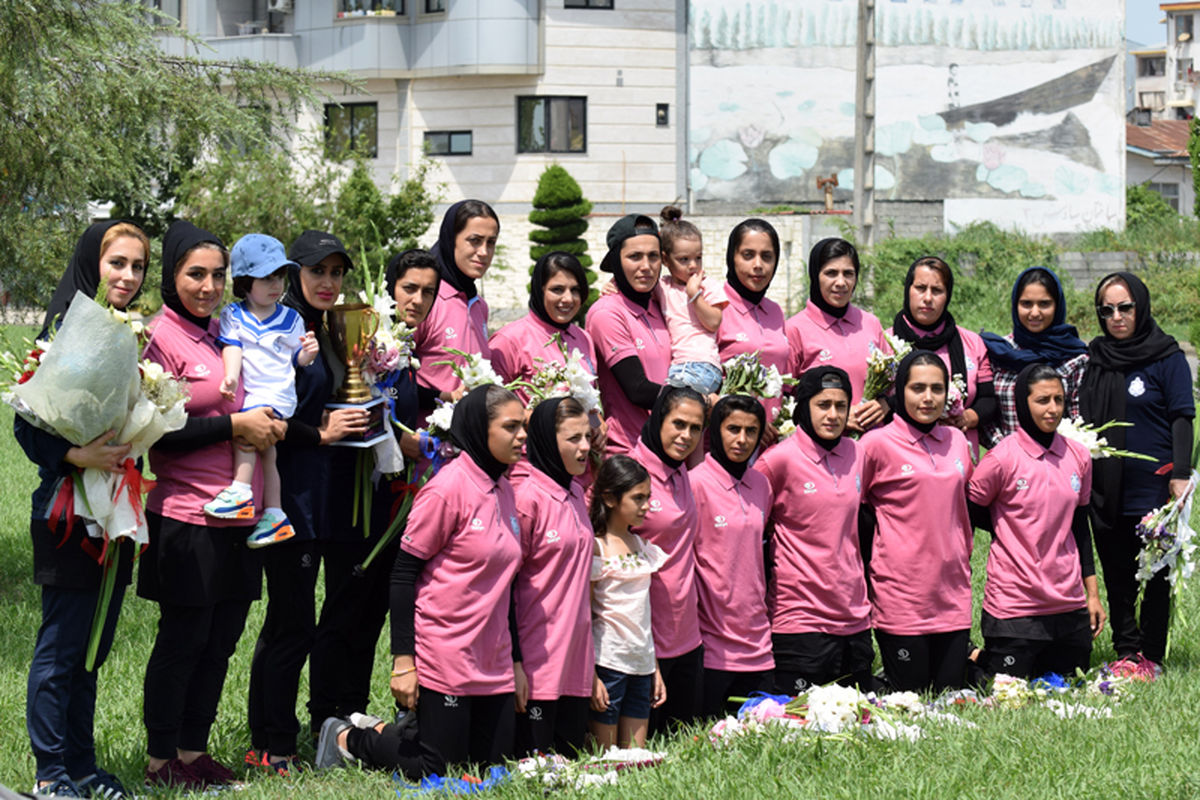 تیم فوتبال بانوان ملون