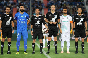 استقلال برابر پیکان ۱۰ نفره متوقف شد