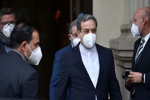 عراقچی تهران را به مقصد وین ترک کرد