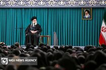 دست‌اندرکاران باید نکات جوانان و دانشجویان را بشنوند و روی آن کار کنند