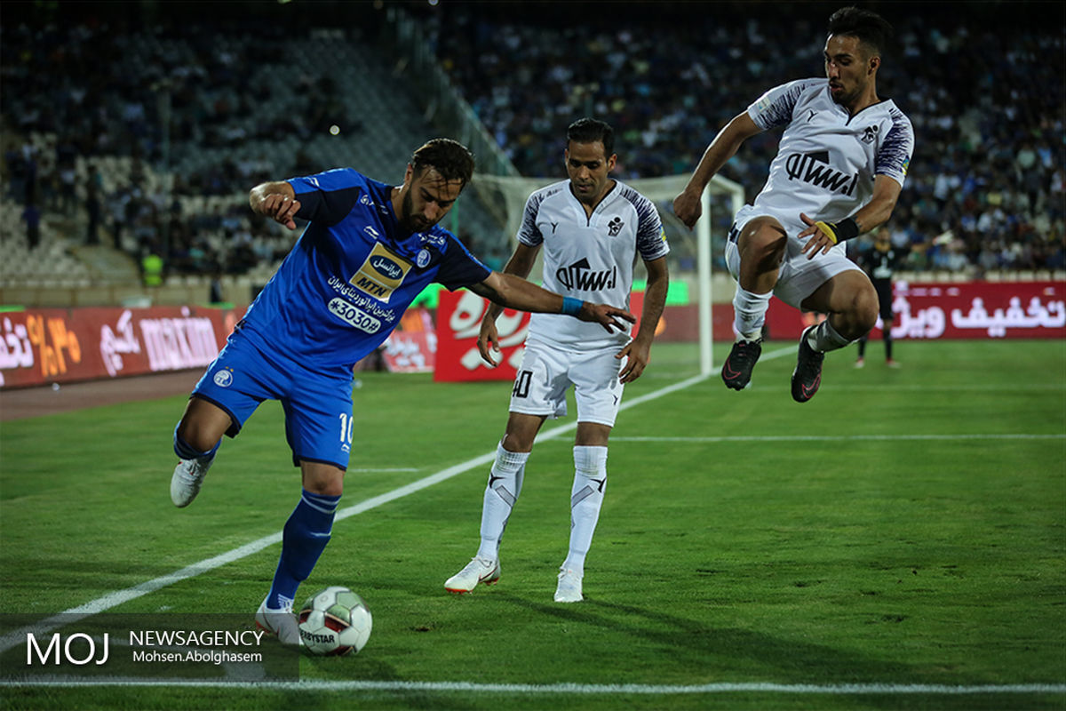 دیدار تیم های فوتبال استقلال تهران و پیکان