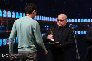 برگزیدگان سی و هفتمین جشنواره جهانی فیلم فجر معرفی شدند/درخواست نوید  محمدزاده از میرکریمی