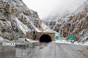  محورهای کوهستانی لغزنده است؛ رانندگان زنجیر چرخ همراه داشته باشند