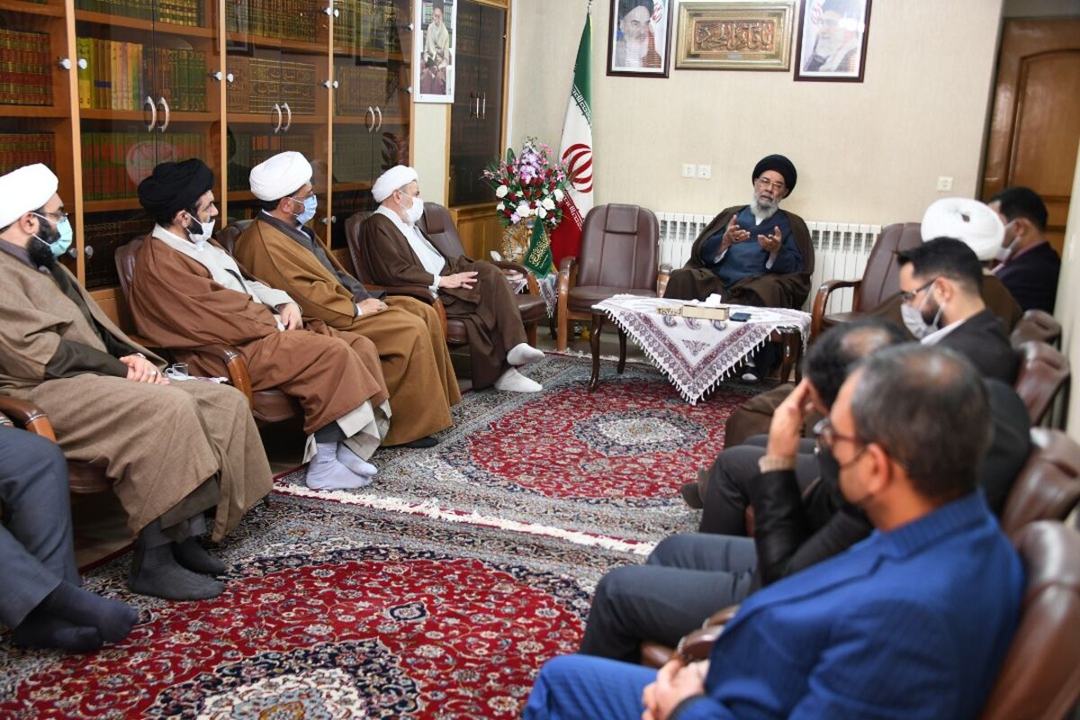 امام جمعه اصفهان.