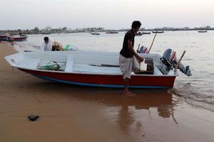 آغاز تعمیر 65 قایق سیل زدگان جاسک