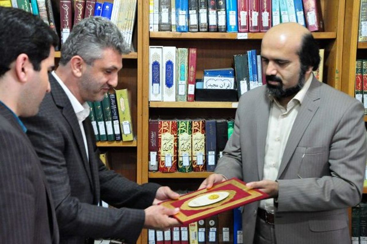 معرفی -رئیس کتابخانه رودسر