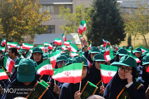 زنگ انقلاب در کلیه مدارس کشور نواخته شد