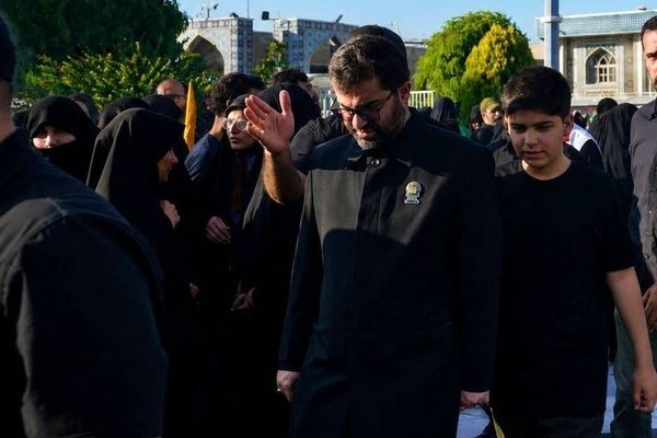 رئیس سازمان مدیریت راهبردی انرژی در آیین تشییع و تدفین رهبر شهید انقلاب در حرم مطهر رضوی حضور یافت