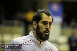 واکنش جنجالی صمد نیکخواه علیه ملی‌پوش بسکتبال