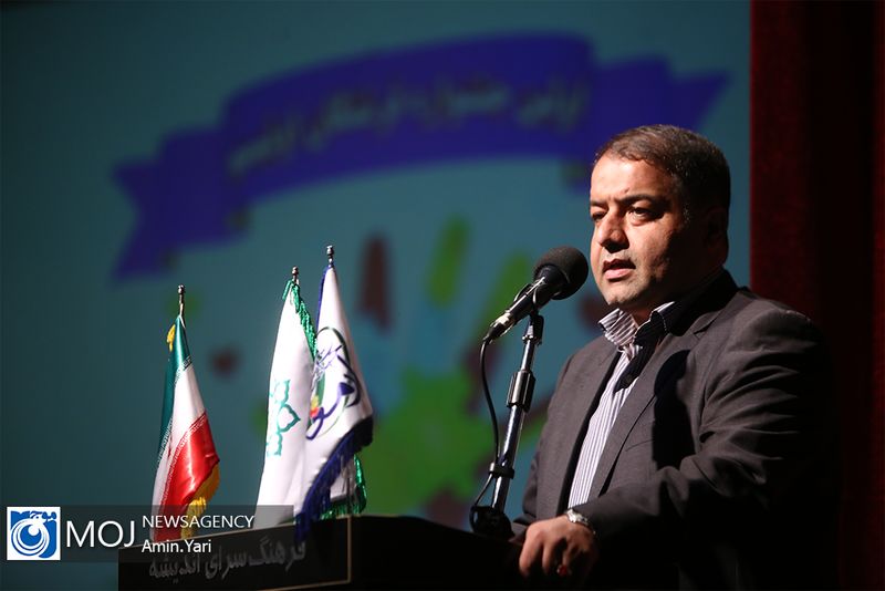 نسل انقلاب چهل سال پیش جوان بود/نسل انقلاب نمی خواهد عرصه به جوانان واگذار شود